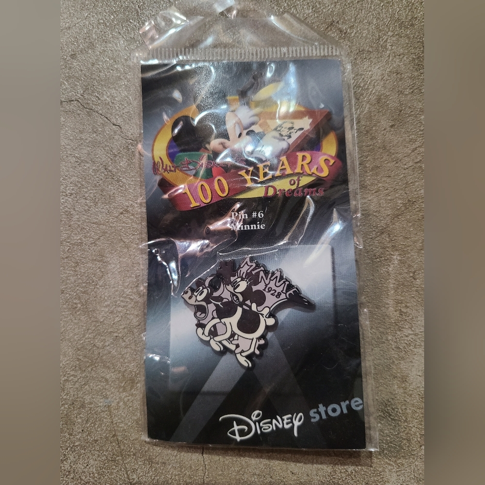 Disney "100 Years Of Dreams" pin #6 Minnie Mouse